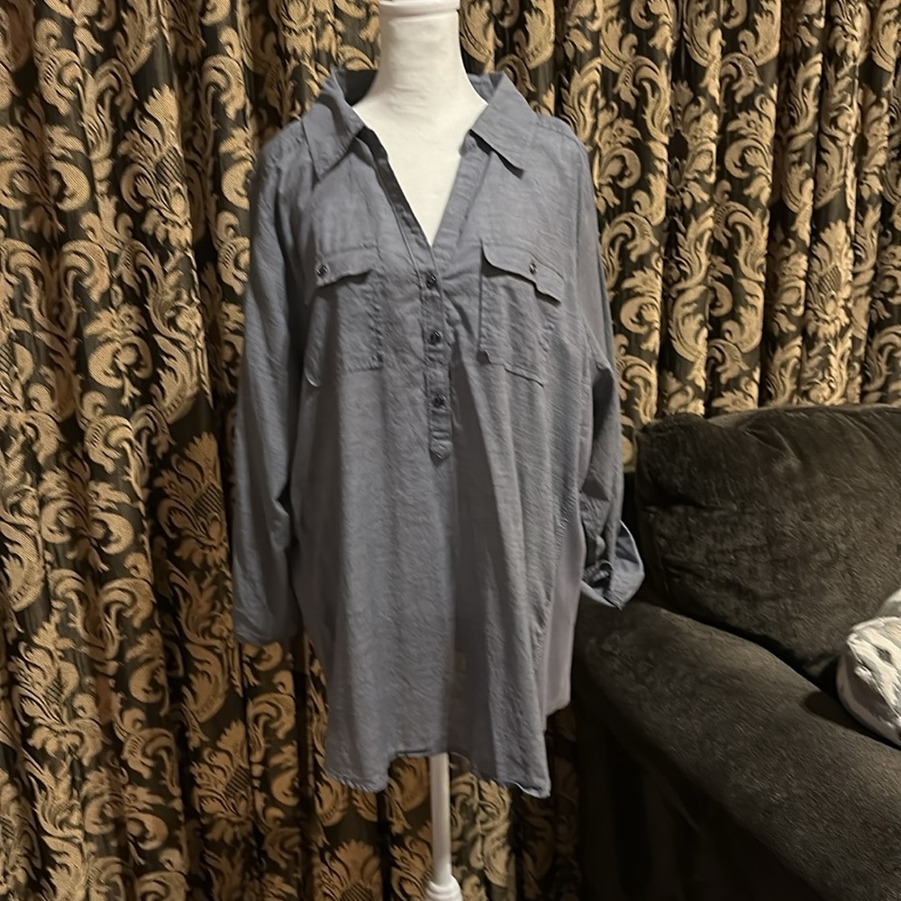 Lightweight blue quarter button shirt